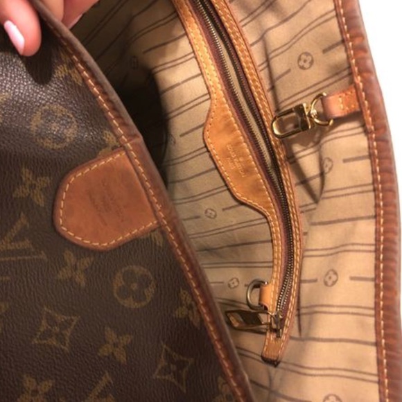 Authentic LOUIS VUITTON Handbag - Picture 3 of 3